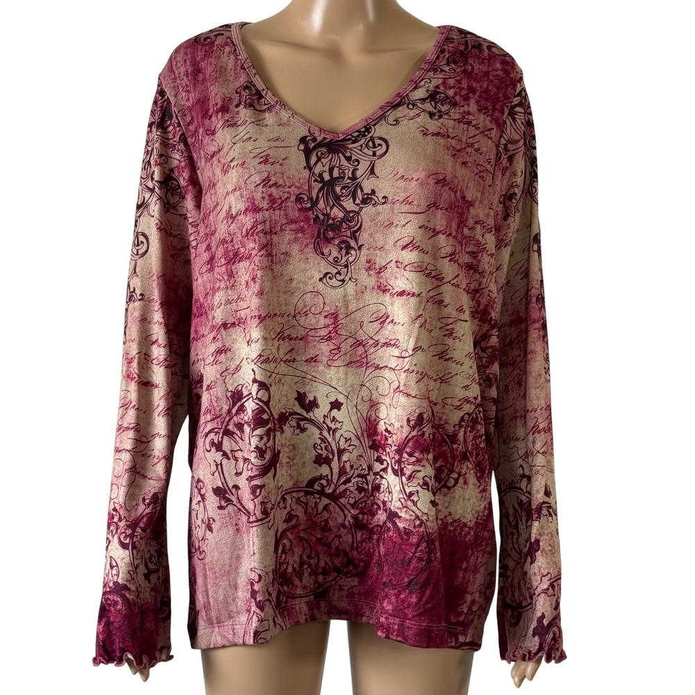 Xcit USA Women's 1X Burgundy Tan Scroll Script Print V-Neck Top Lettuce Edge NWT